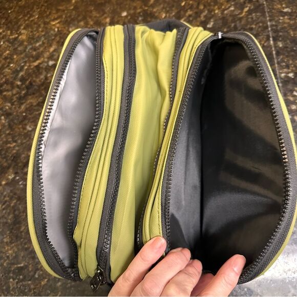 Atley James Harmon Toiletry Bag, Zipper Travel Cosmetic Bag, Olive Green NWT - Picture 8 of 9